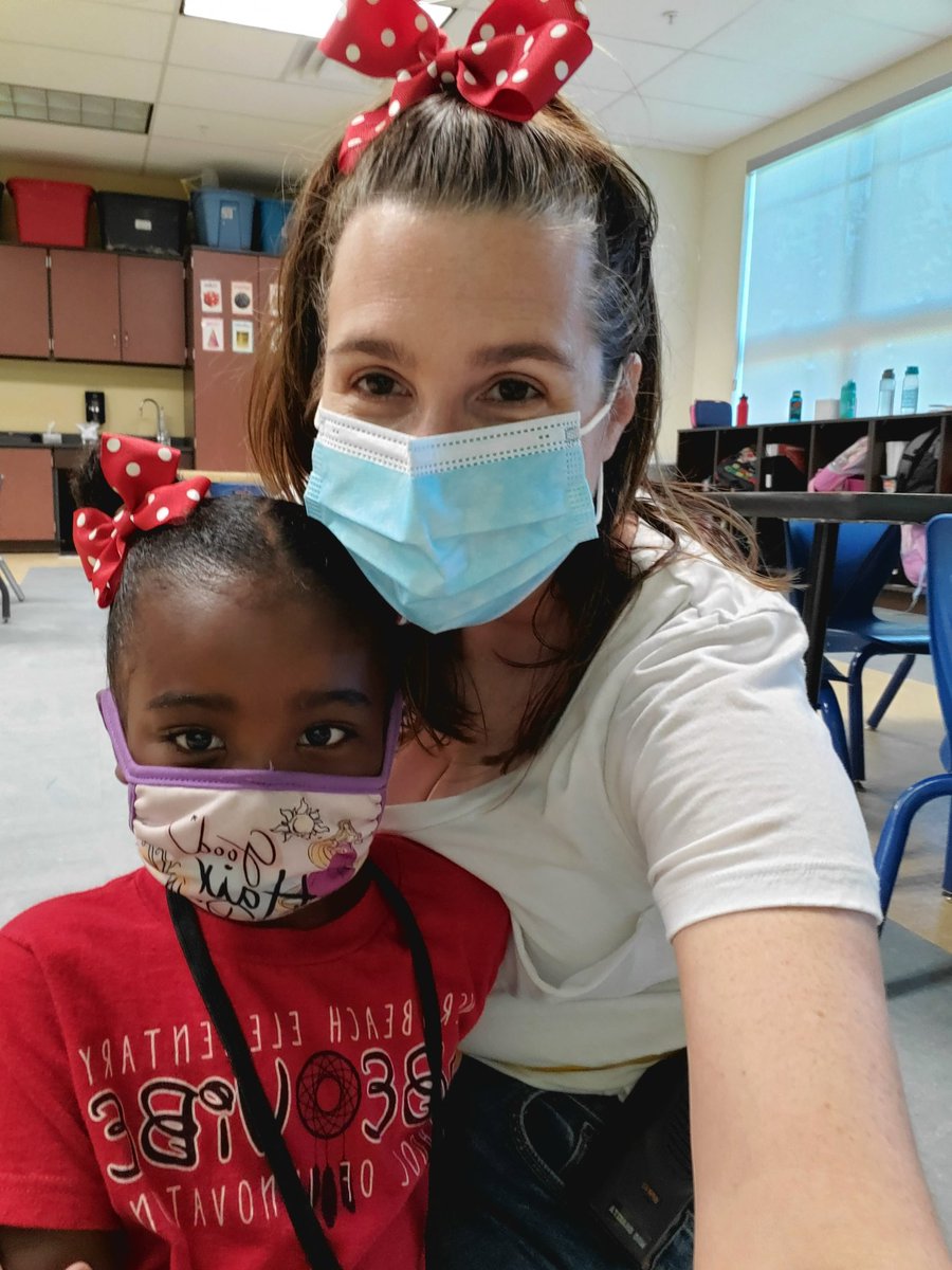 svanbrimmer's tweet photo. Such great vibes with the @verobeachelem tribe today! @Mscraner's class did an investigation into states of matter with ice cream floats and my favorite twins gave me a matching bow! #vbevibe #fullheart #ElemAP https://t.co/RKUBcAWBKb
