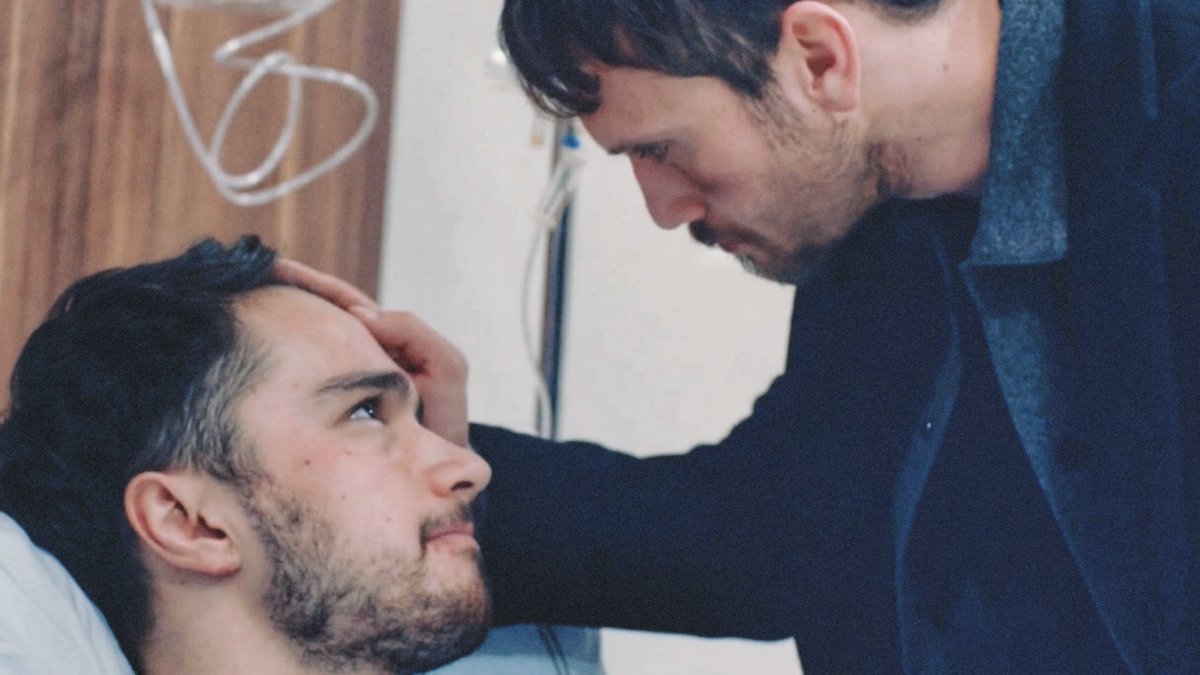 thatradygal's tweet photo. The way Yamaç and Cumali LOVED Akın and saw him as something genuinely precious that they just desperately needed in their lives is just BEAUTIFUL ❤️✨❤️
#çukur #AkYam #AkCum https://t.co/u4sKG4ZPYY