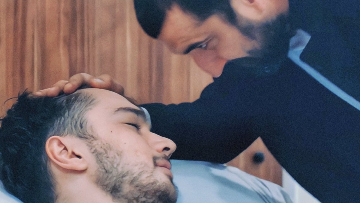 thatradygal's tweet photo. The way Yamaç and Cumali LOVED Akın and saw him as something genuinely precious that they just desperately needed in their lives is just BEAUTIFUL ❤️✨❤️
#çukur #AkYam #AkCum https://t.co/u4sKG4ZPYY