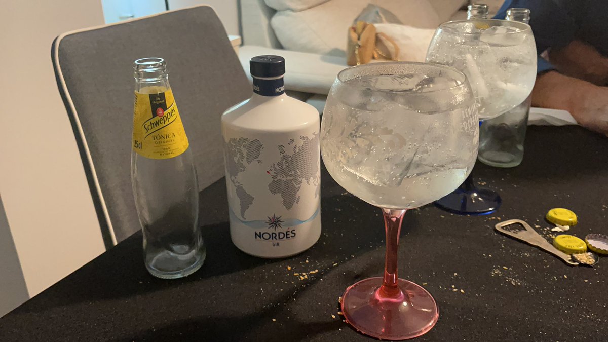 polilla_88's tweet image. Este gin tonic con ginebra gallega a la Salud de todos vosotros. Suerte mañana