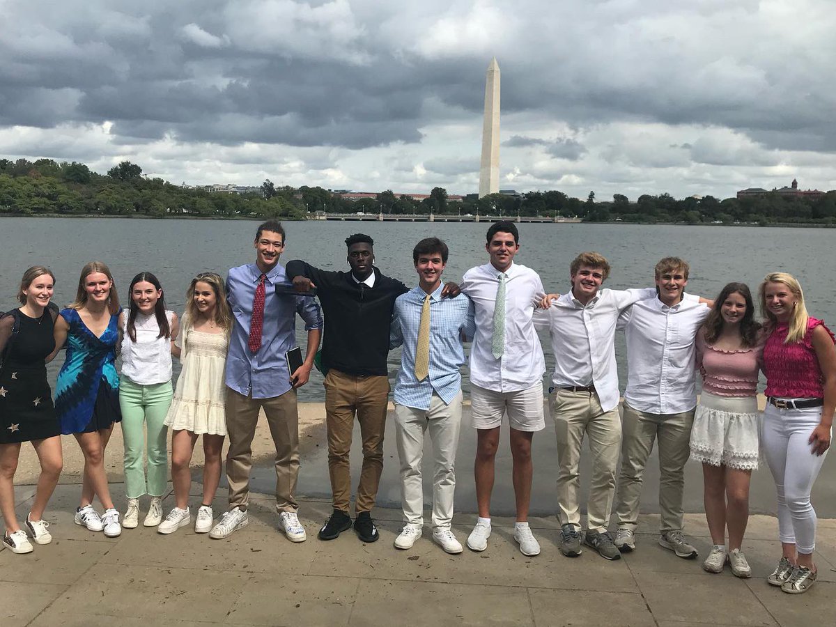 EpiscopalHS's tweet photo. Washington Program is back! This week, classes began taking their first Flexperience trips into Washington, D.C. Our new schedule allows for small class groups to dive deeper into their coursework while making real-world connections. #EHS2122 @MRCenterEHS https://t.co/yNApDKwWtx