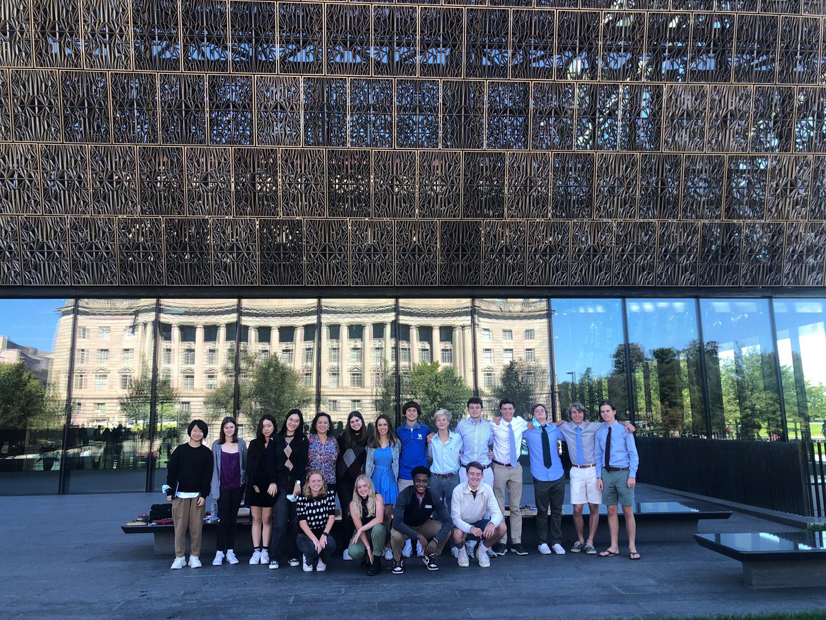 EpiscopalHS's tweet photo. Washington Program is back! This week, classes began taking their first Flexperience trips into Washington, D.C. Our new schedule allows for small class groups to dive deeper into their coursework while making real-world connections. #EHS2122 @MRCenterEHS https://t.co/yNApDKwWtx