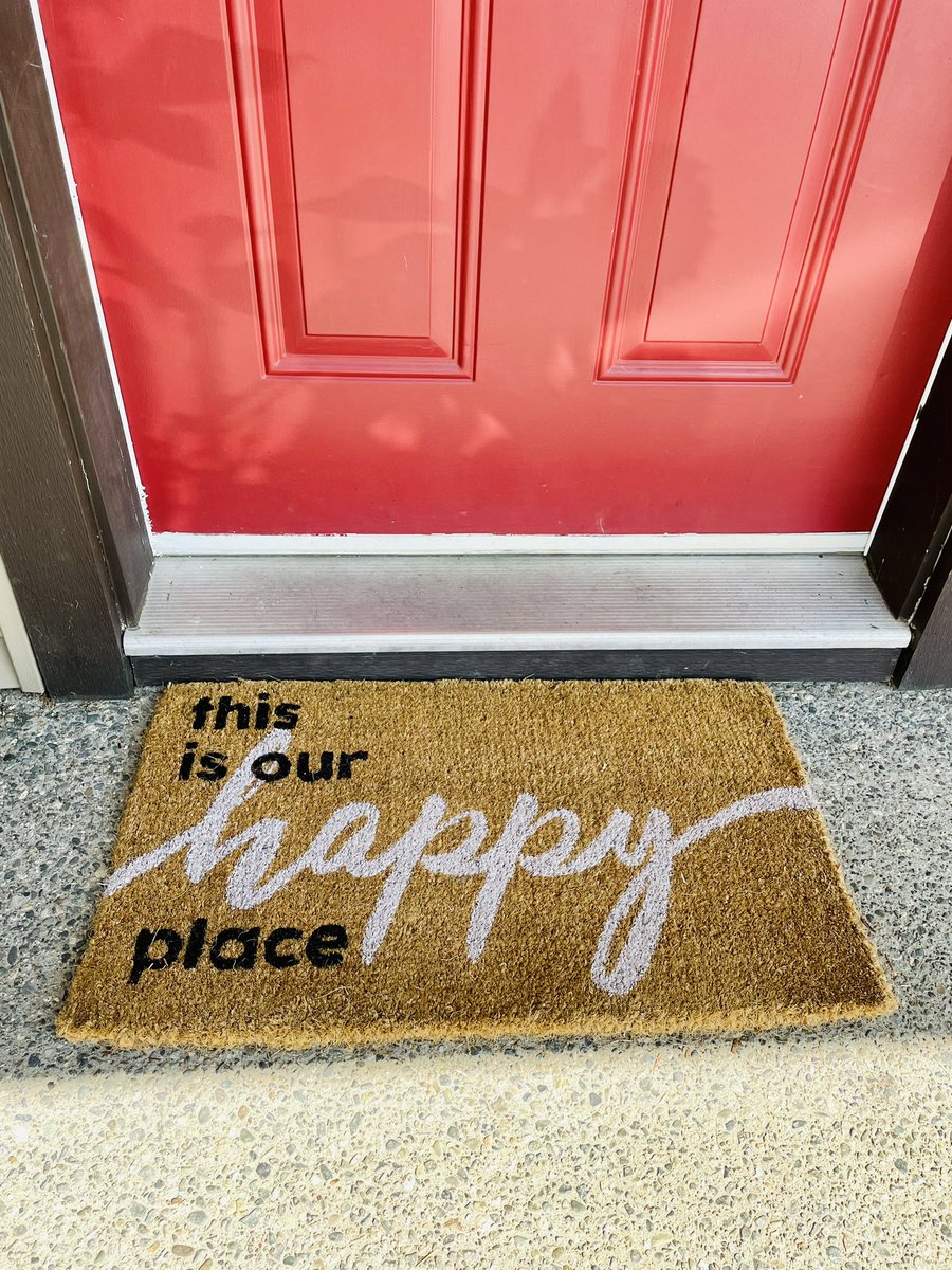 HeidiJoyREALTOR's tweet photo. 🍾🥂💃🏻Celebrating with my first-time homebuyers! I’m excited for you as you enter into the wonderful world of home ownership. Oh happy day!! 😊

#firsttimehomebuyer #eXprealty #NanaimoRealEstate https://t.co/J8AkecFvyd
