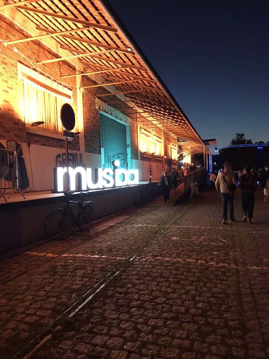 masse_guepratte's tweet photo. Ambiance #berlinoise aux #hallesCitadelles avec un programme vocal de haute volée #invitationauvoyage. 🎶#rituelle #hypnotique #spirituelle . @LeoWarynski #nicolasWittner de @acstrasbourg https://t.co/NDUKw96D9m