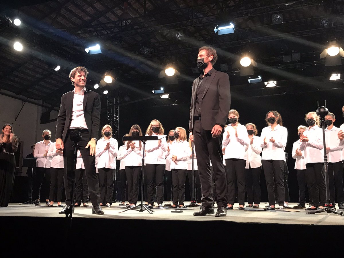 masse_guepratte's tweet photo. Ambiance #berlinoise aux #hallesCitadelles avec un programme vocal de haute volée #invitationauvoyage. 🎶#rituelle #hypnotique #spirituelle . @LeoWarynski #nicolasWittner de @acstrasbourg https://t.co/NDUKw96D9m