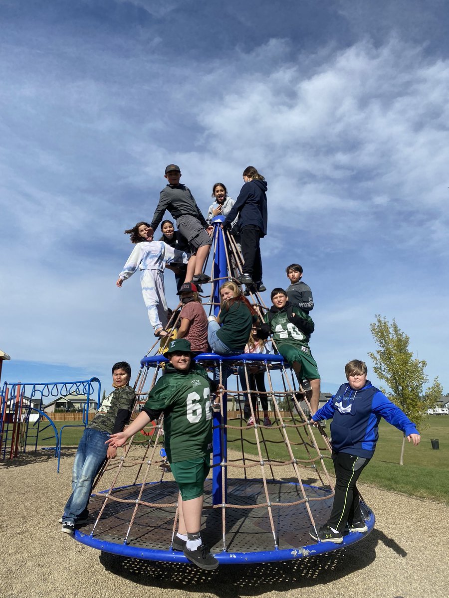 Tia_Grahn's tweet photo. After uplifting the healthcare workers with inspirational messages we built up our school family with some good old fashioned fun! #happyfriday #myjobiathebest #pscrocks @WCPS72 @PonokaSC https://t.co/0umcRHrJuy