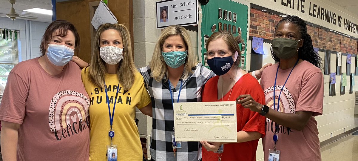 Bellamaestra6's tweet photo. #BackToSchoolGrants Thank you @Foundation4SPS for making our day by funding our reading grant! You’re the best! @LiveLeadLaugh @lablakey @CareySchmitz @DrLoriMElliott https://t.co/chj52H94rJ
