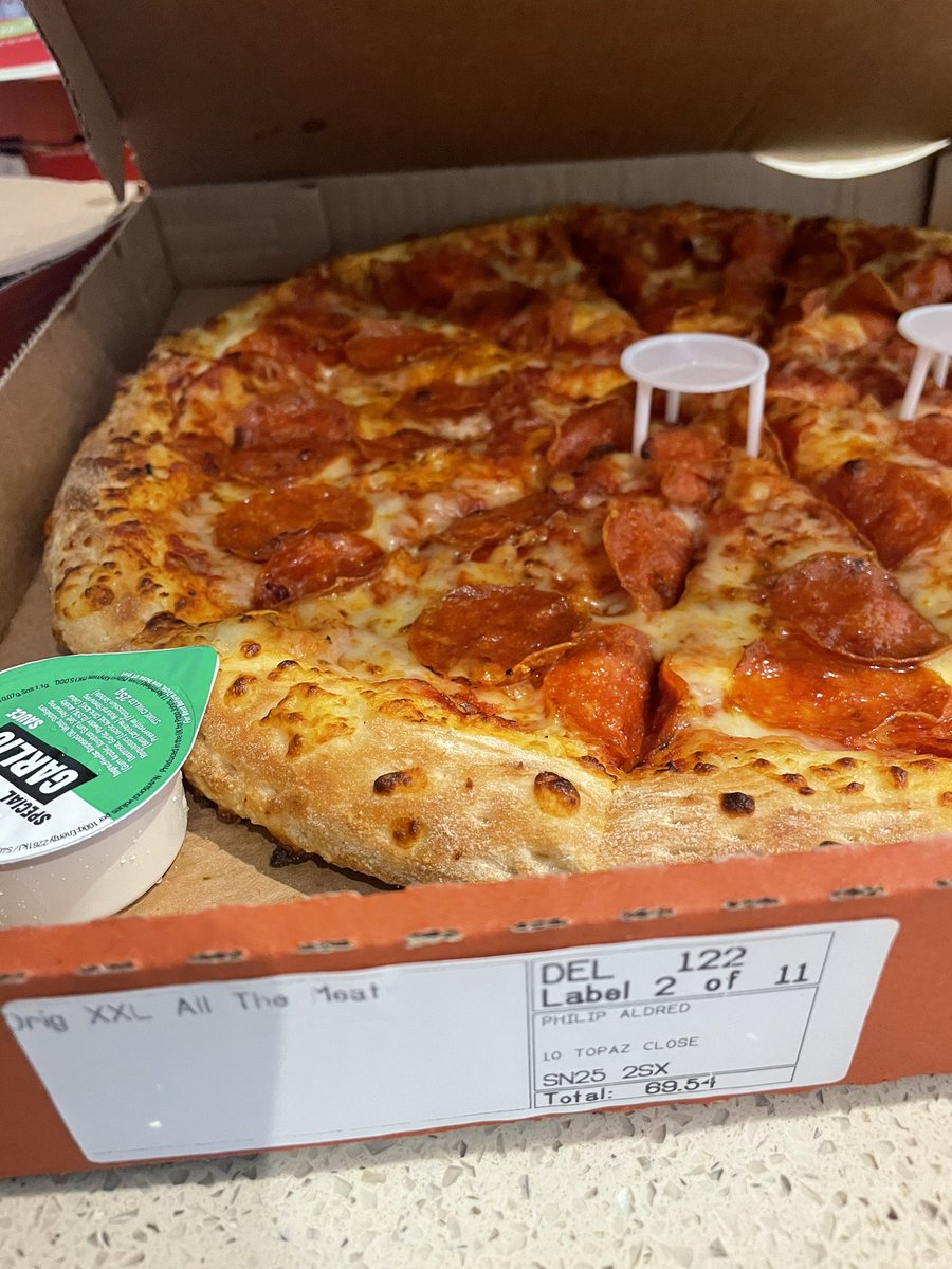 PhilAldred's tweet photo. Hey @AskPapaJohns you forgot to put the rest of the meat on my all the meats pizza #meattheif https://t.co/NkIhjEmL4A
