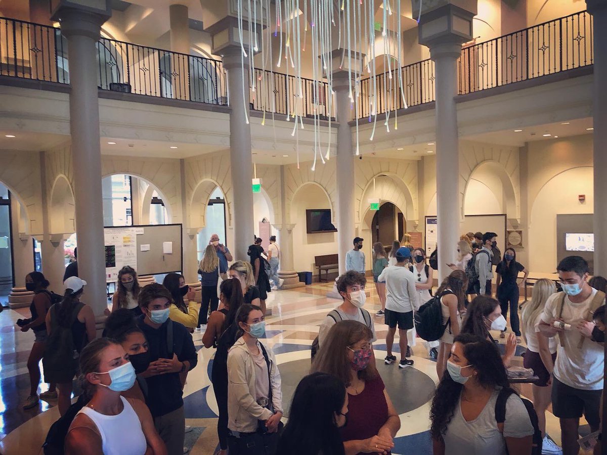 USDBiology's tweet photo. Thank you to all of those who joined us at BioNight this week! It was wonderful being back in-person for this event. #🧬 #research #biology #🍕 https://t.co/l8gjqzG7IM