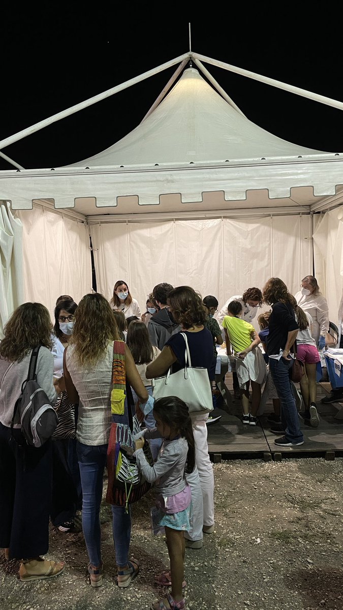 ScienzaInsieme's tweet photo. 📍 Scatti dalla #NotteEuropeadeiRicercatori del #progettoNET in corso alla Città dell'Altra Economia di #Roma. 🗓️ Vi aspettiamo ancora domani dalle ore 18 alle 23. Venite a trovarci❗
Per vedere l'album completo di oggi ⤵️ 
https://t.co/W5Ouf3cJY5

#ErnItaly @CNRsocial_ https://t.co/A5NggZdDJG