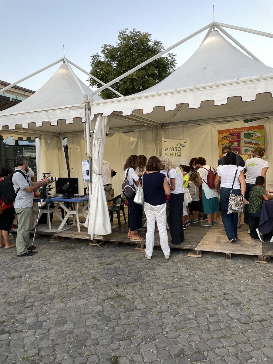 ScienzaInsieme's tweet photo. 📍 Scatti dalla #NotteEuropeadeiRicercatori del #progettoNET in corso alla Città dell'Altra Economia di #Roma. 🗓️ Vi aspettiamo ancora domani dalle ore 18 alle 23. Venite a trovarci❗
Per vedere l'album completo di oggi ⤵️ 
https://t.co/W5Ouf3cJY5

#ErnItaly @CNRsocial_ https://t.co/A5NggZdDJG