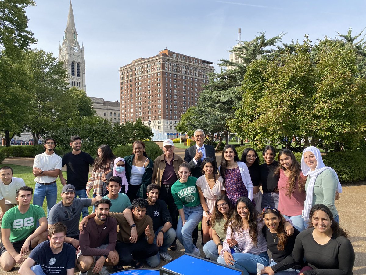SLUMSA's tweet photo. @SLUPresident with MSA x MESA x PSA picnic! Thanks for stopping by 😁 https://t.co/cEucQIyF8I