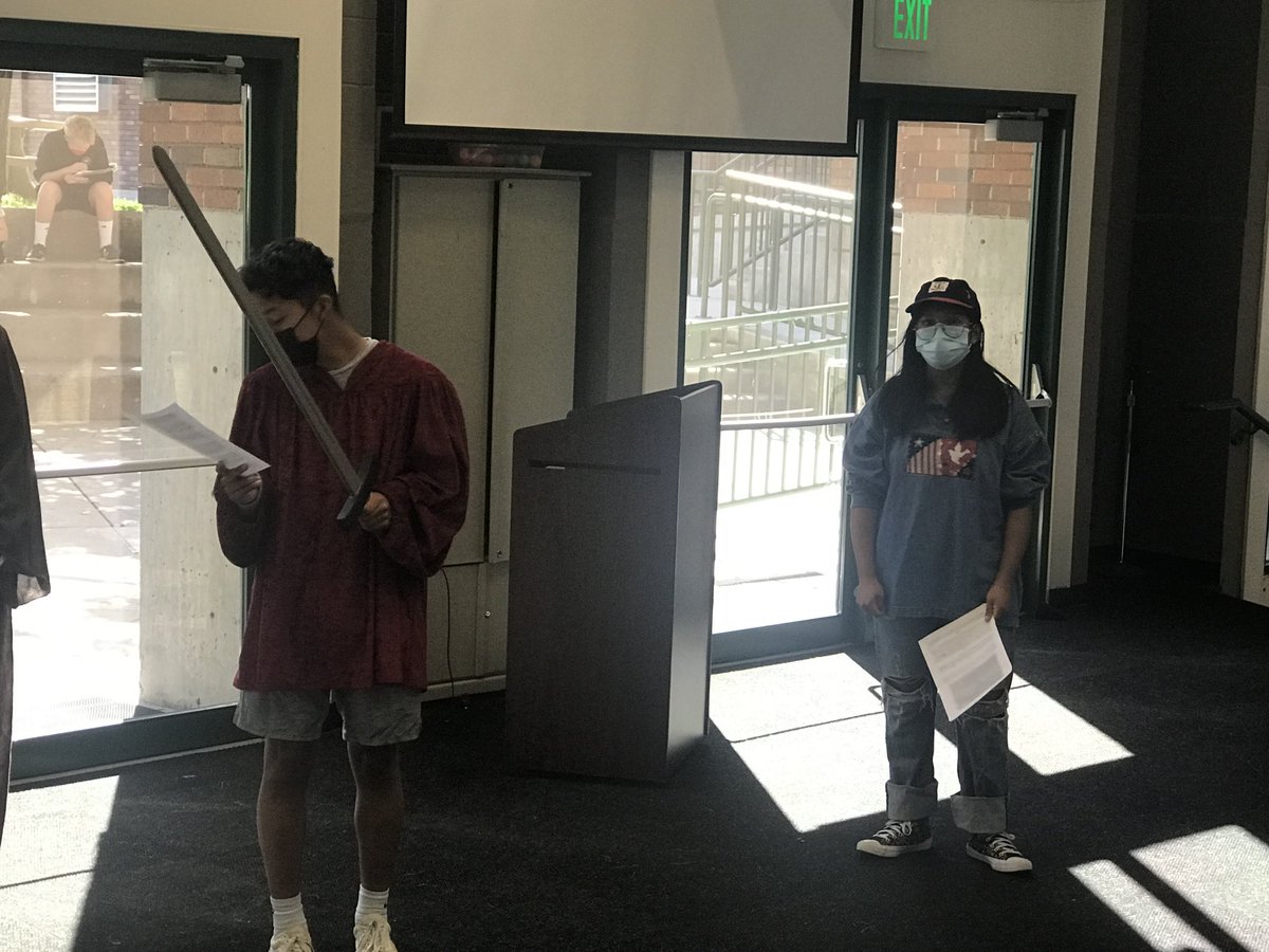 pam_psmith's tweet photo. Our US French students shared excerpts from a middle age epic poem w our G7 French class. Love that we have opportunities for divisional collaboration #RowlandHallMS @ctlarsen26 https://t.co/Bds57DjatX