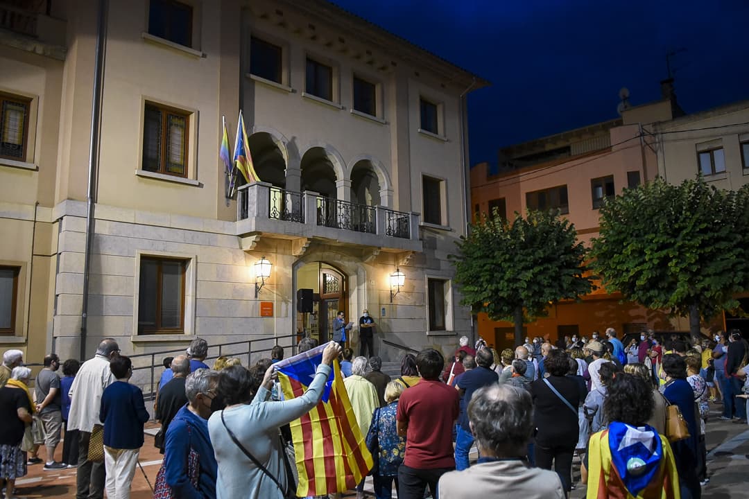 AnnaFabrell's tweet image. Concentració de suport al president @KRLS a @labisbalemporda #prourepressió