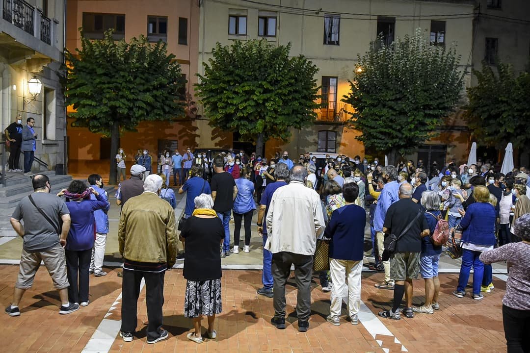 Concentració de suport al president <a href="/KRLS/">krls.eth / Carles Puigdemont</a> a <a href="/labisbalemporda/">La Bisbal d'Empordà</a> #prourepressió