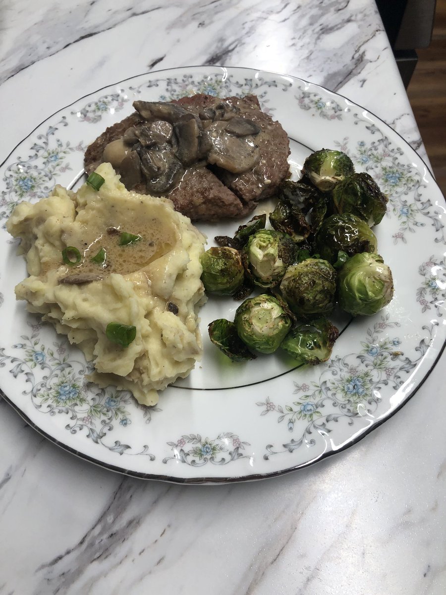 My first #HelloFresh meal. The easy directions and having all the ingredients right there made it simple and easy to make.  And it taste as good as it looks.