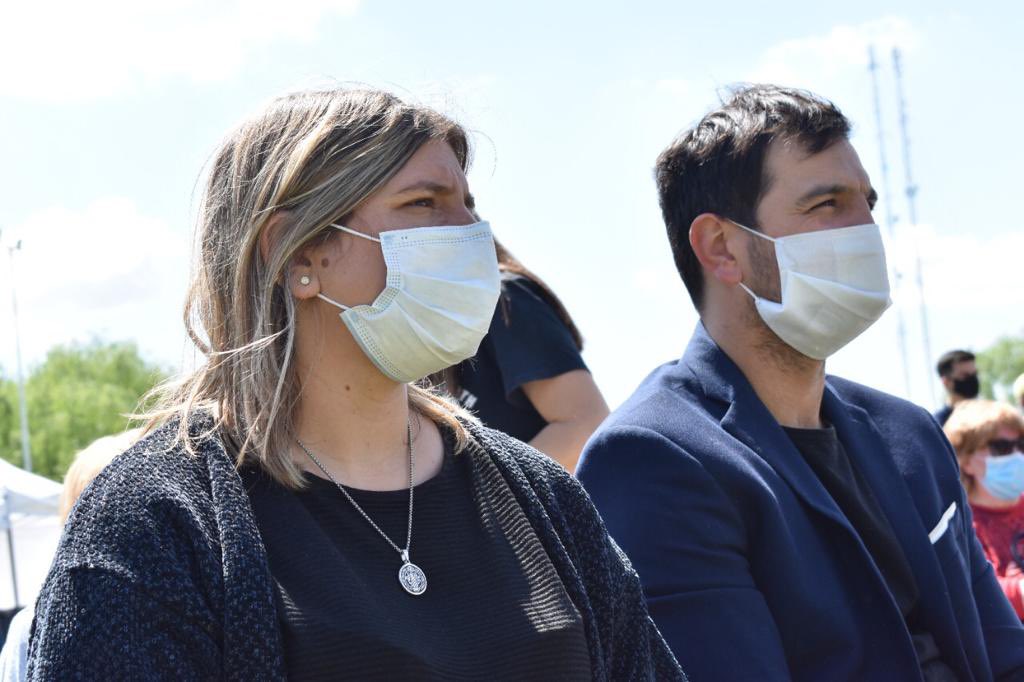 Paula_G83's tweet photo. La reconstrucción de nuestro país también es con un Estado presente.
Hoy en Pilar presentamos #PreViajePAMI.
Una nueva política pública para nuestros adultos mayores. https://t.co/ynZ44i0gvg