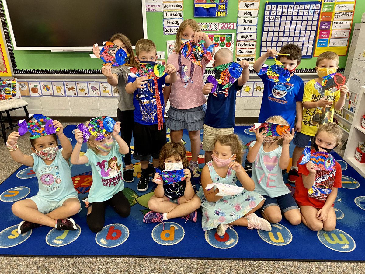 amangeskteach's tweet photo. We enjoyed making some of our favorite book characters these last two weeks! #PantherPride https://t.co/3nHE9qR6Dm
