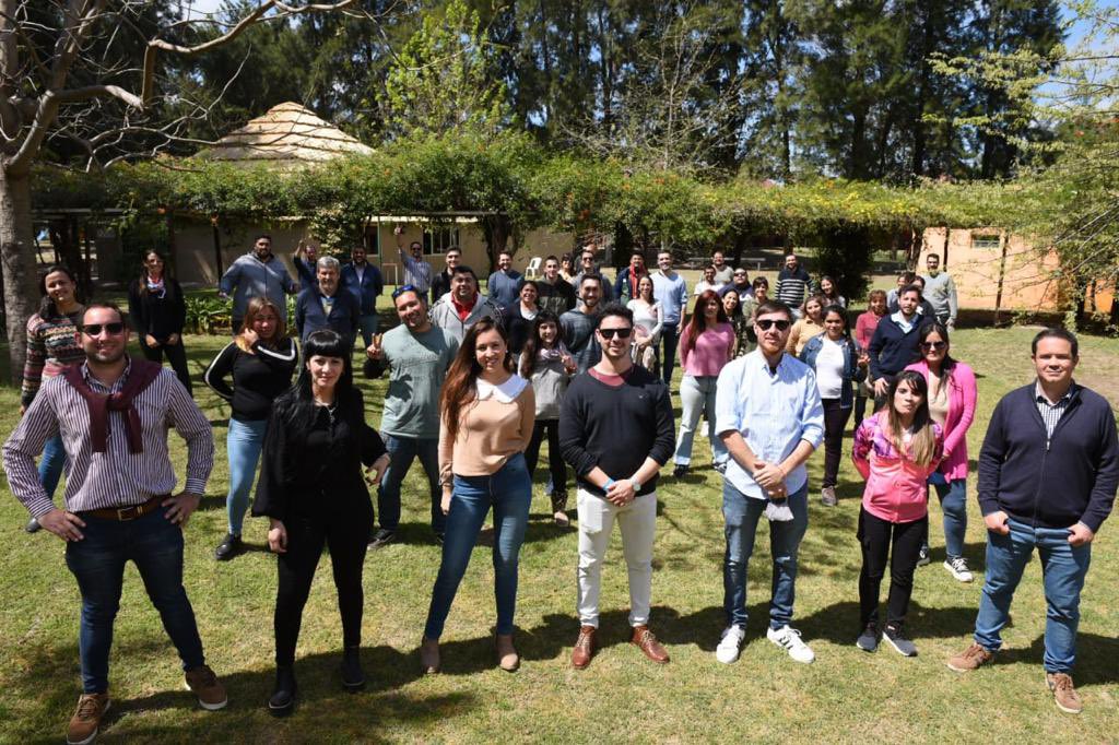 JuventudUPCNSfe's tweet photo. Continuamos c los Encuentros junto cros y cras de Rosario compartimos una Jornada de trabajo y compañerismo dnd intercambiamos ideas y surgieron proyectos con el objetivo de fortalecer nuestra organización💪🏻 @upcnstafe 
#Esencialmenteorganizadxs 
#upcnjuventud 
#elvalordecrecer https://t.co/gkPnLQcJeJ