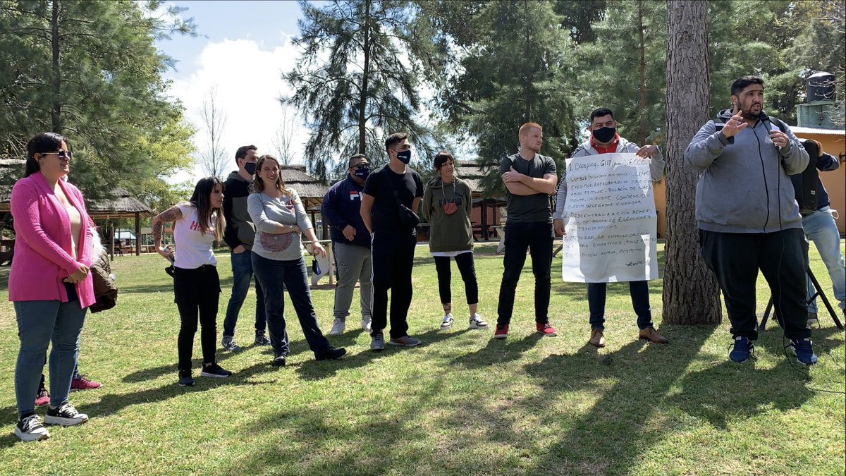 JuventudUPCNSfe's tweet photo. Continuamos c los Encuentros junto cros y cras de Rosario compartimos una Jornada de trabajo y compañerismo dnd intercambiamos ideas y surgieron proyectos con el objetivo de fortalecer nuestra organización💪🏻 @upcnstafe 
#Esencialmenteorganizadxs 
#upcnjuventud 
#elvalordecrecer https://t.co/gkPnLQcJeJ