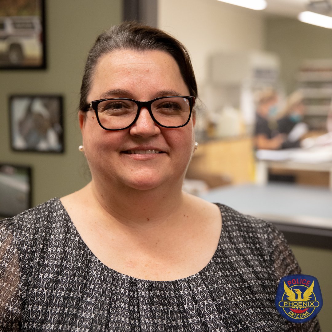 PhoenixPolice's tweet photo. 🎉 Congrats Jody! 🎉

Crime Lab Administrator Jody Wolf has been given the "Elevating Women in Law Enforcement Award" by the #PHXPD Foundation. Under Jody's leadership, the #PPDCrimeLab has been recognized locally, nationally, and internationally. https://t.co/si1illM1ix