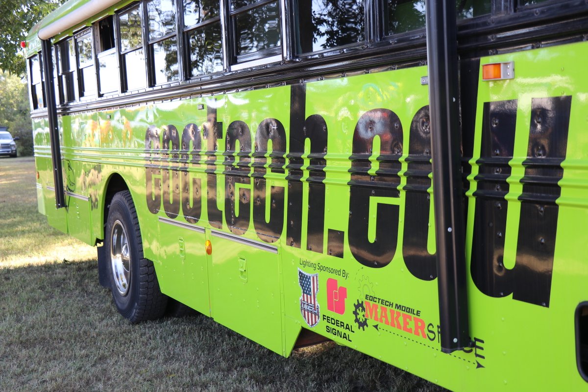 eoctech's tweet photo. EOC Tech's Iguana Bus, I-Council, staff, and students had a blast in the CHS Homecoming parade yesterday! Good luck tonight, Jackets!
#StingEm #EOCTechIguanas #EOCTech #IguanaCouncil #CareerTechEd https://t.co/OrxU6LE94p