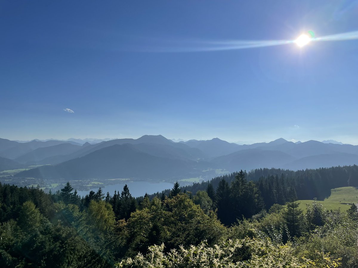 isarmadel's tweet photo. Immer wieder schön #Tegernsee #Neureuth #BüroWandertag https://t.co/Qo5RCD5xCt