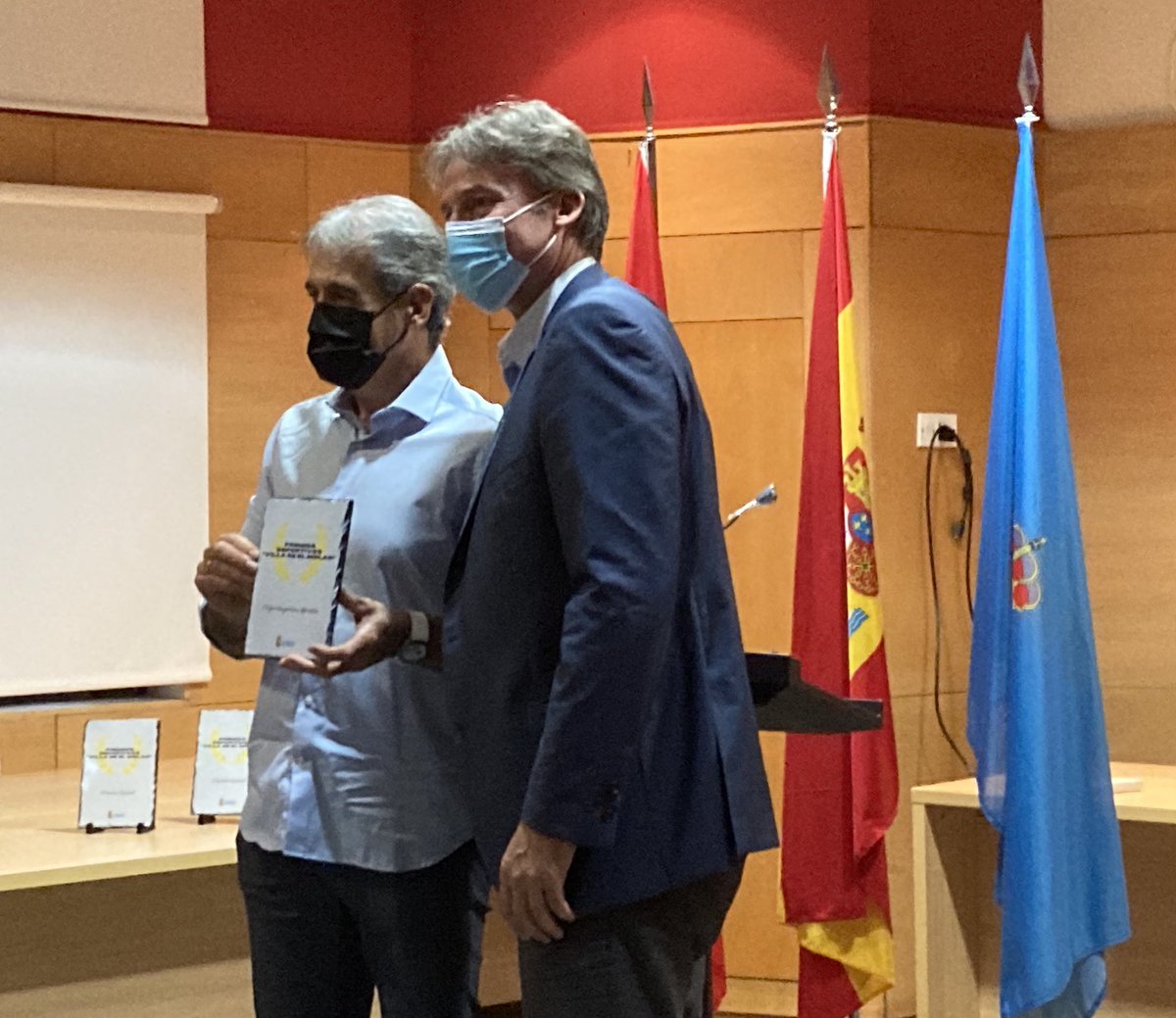 Muchas gracias a <a href="/RafaPascual_1/">Rafa Pascual</a> por entregar los premios a los mejores deportistas en el <a href="/aytoelmolar/">Ayto. El Molar</a> y a <a href="/YolandaElMolar/">Yolanda Sanz</a> y todo su equipo de trabajo por hacer posible este acto tan entrañable.