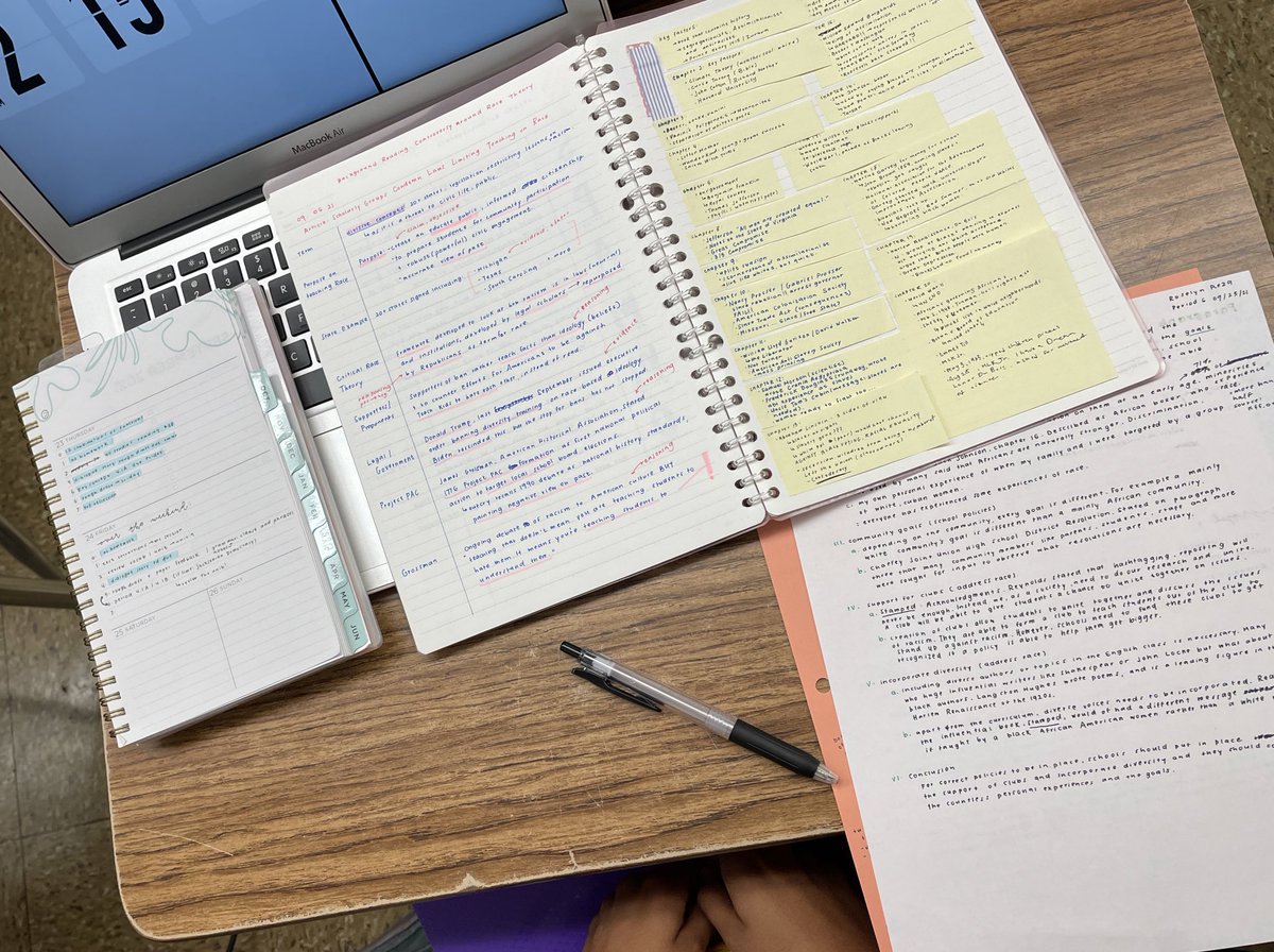 Love it when my APELC students get organized to write!  It is so fun seeing their unique approaches to the writing process. ❤️🖊📝