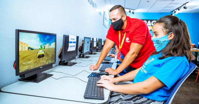 AebiLeasha's tweet photo. UScellular is committed to helping kids keep up with their homework as they head back to school. That's why we've donated over 2,800 hotspots to 35 Boys and Girls Club of America locations. #usccemp https://t.co/IVNq3T2gtp https://t.co/Kzqm3zcEve