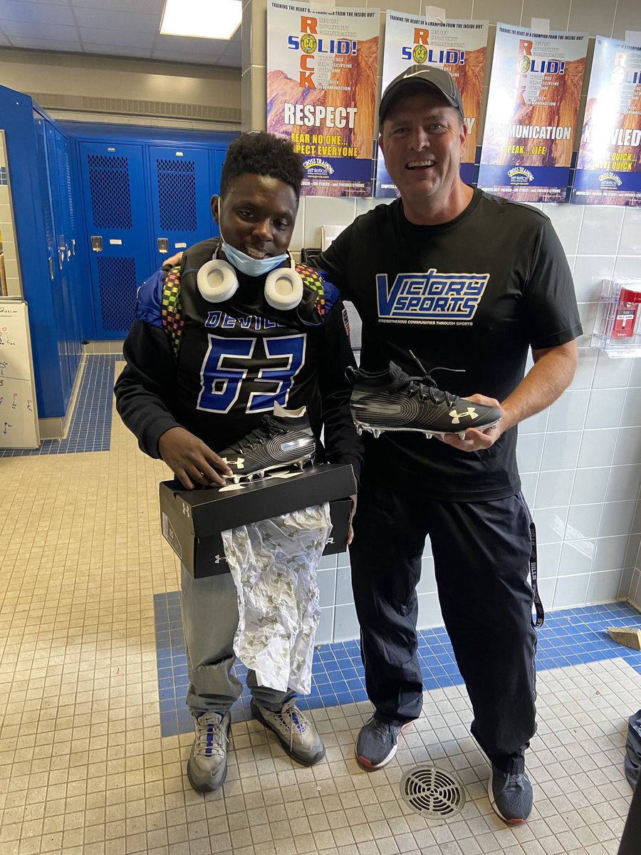 KW_Football_'s tweet photo. HUGE thank you to @VictorySportsGO  for dropping off new cleats, gloves, and tackling pads to our football program today❕🙌❕🙏❕🙌❕🙏

We truly appreciate your support of the Blue Devils football❕😈🏈

@wny_football @MrSection6 @KenTonAthletics @WNYAthletics https://t.co/Ey7Ehfk3Wo