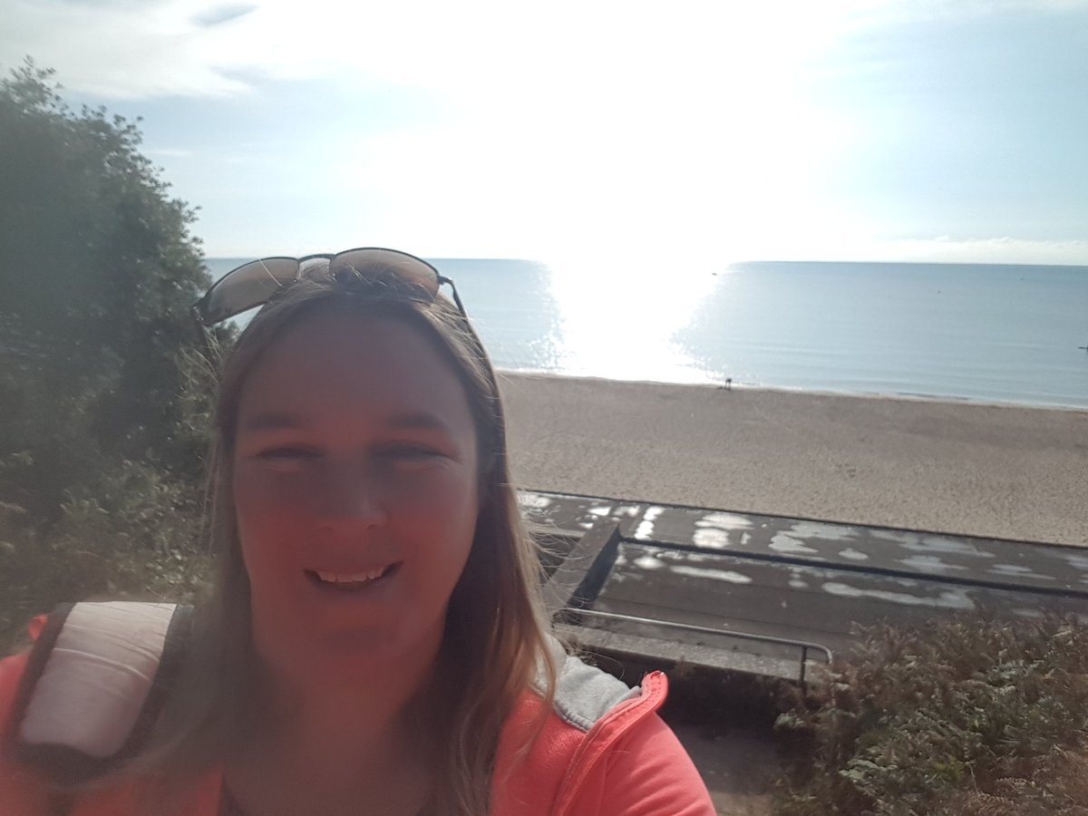 learningpowered's tweet image. Leaping lizards, it&apos;s Friday already, the new goggles are performing well, and the big fireball in the sky continues to shine on all us happy souls at the beach 😎