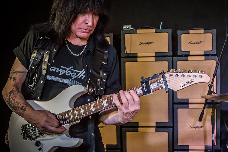 ChromaCastMusic's tweet photo. @m_angelobatio with his ChromaCast String Dampener, which he designed, being put to good use!! Learn more about the String Dampener here: https://t.co/4O2oy0WmLd
#ChromaCast #StringDampener #MichaelAngeloBatio #Guitar #GuitarPlayer #Guitarist https://t.co/0CVgVS0ZKI