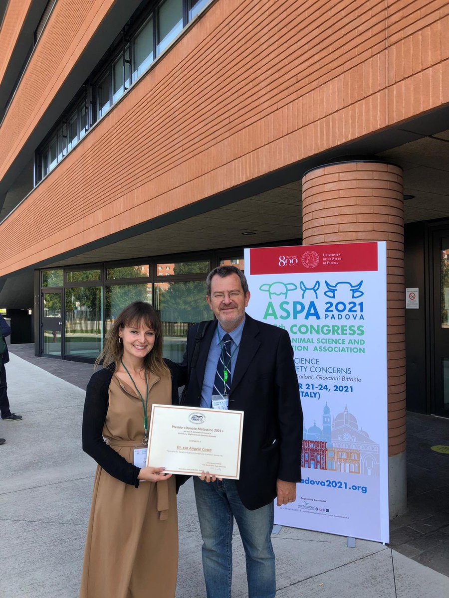 phd_food's tweet photo. Another recognition for our PhD in Animal and Food Science @AngelaCosta_IT award Donato Matassino @AssAspa congratulations Angela! @DAFNAE_UniPD Angela with ASPA president Nicola Maciotta 🥳 https://t.co/yoLOsg8xXp
