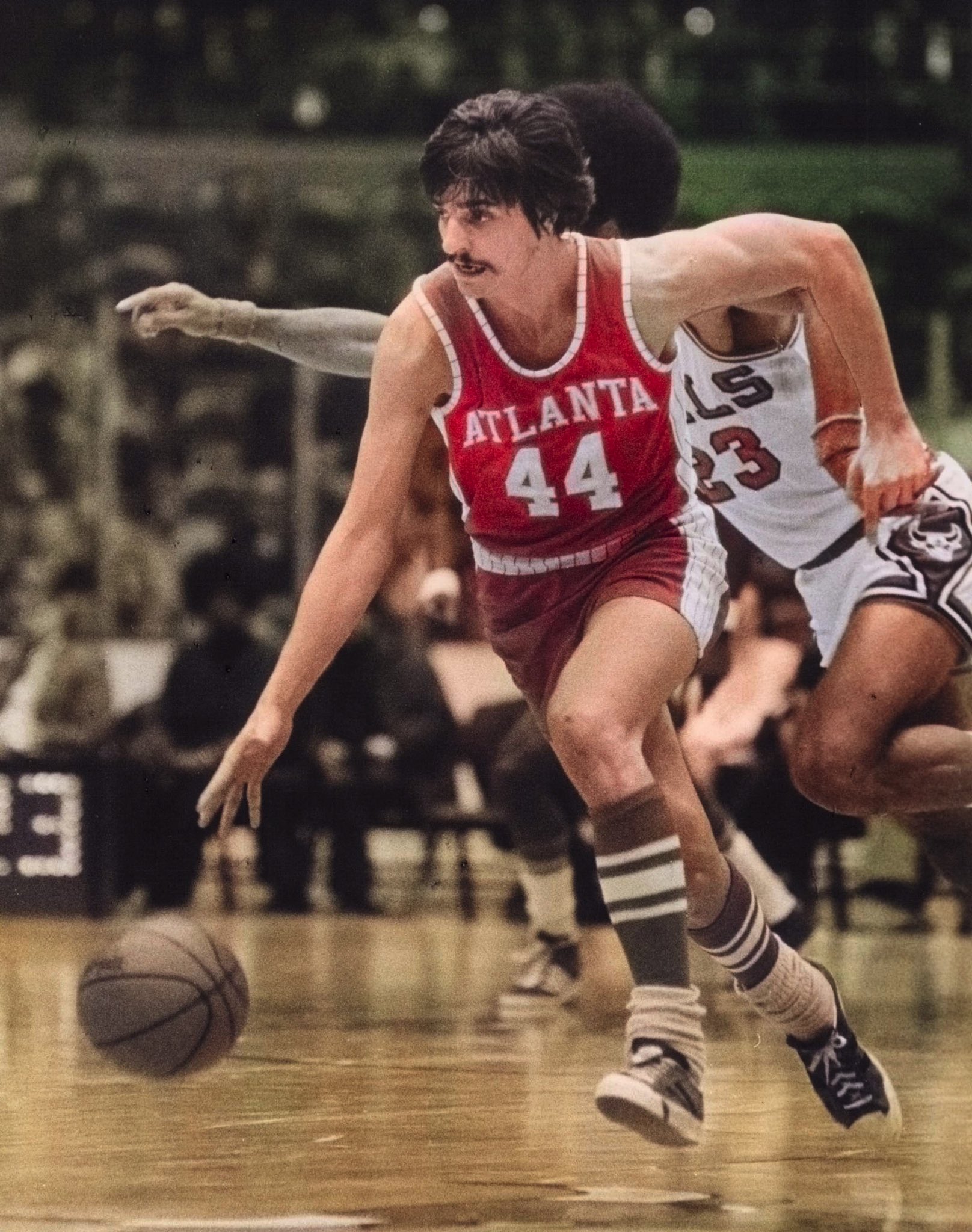 Ball Street Journal on X: “Pistol” Pete Maravich averaged 44.2PPG