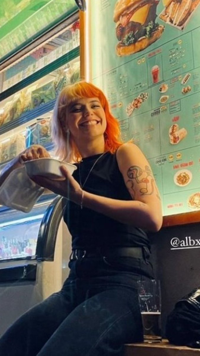 AlbaRecheArmy's tweet photo. Vengo a alegraros un poco la noche con la sonrisa de Alba Reche. 💜 https://t.co/1i4SEG0n09