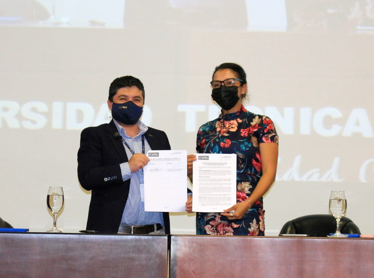 utpl's tweet photo. 🤝 @VinculacionUtpl | Inauguramos el I Simposio de #SeguridadaVial junto a @ANT_ECUADOR y firmamos un convenio que nos permitirá trabajar de forma coordinada en proyectos de vinculación que beneficien a la comunidad a través de nuestra red de Observatorios de #SmartLandUTPL. https://t.co/96UWkh6EvA