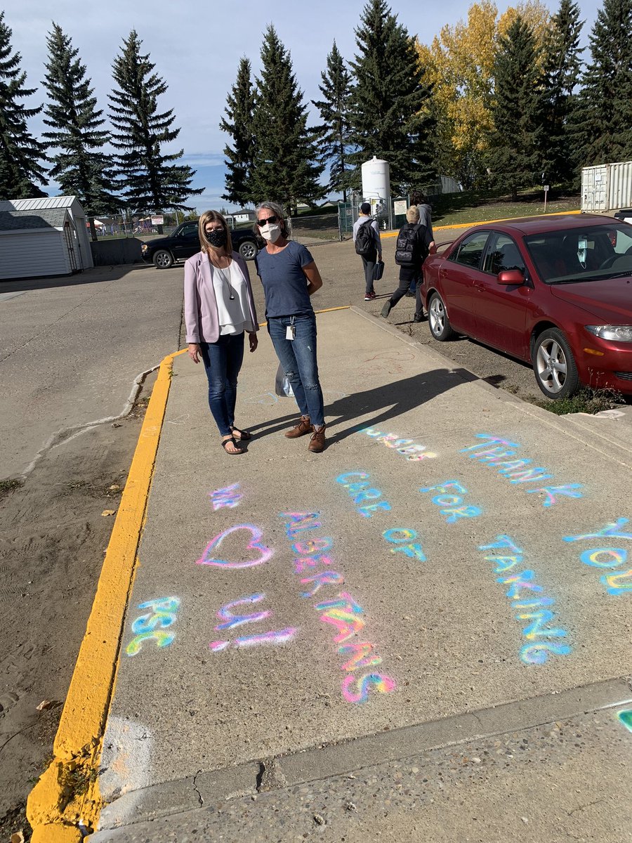 AcademicAdvisn's tweet photo. Our students showing their appreciation to ALL our health care workers. @PonokaSC https://t.co/hCSDuHsnGs