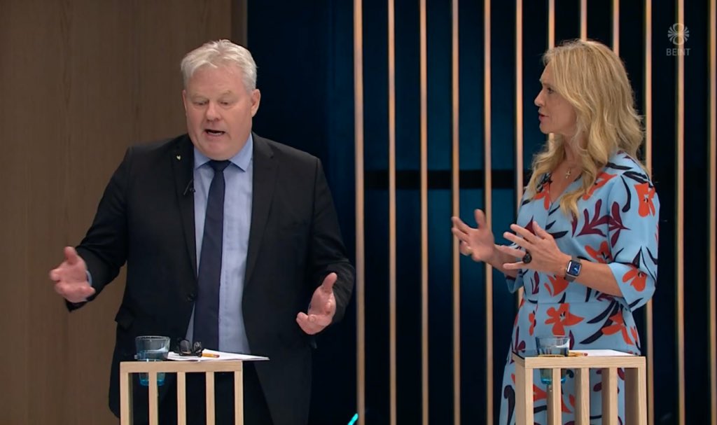 Vel gert hjá Þorgerði Katrínu að minna á það þegar Menntamálaráðherra kærði konu þegar hún krafðist skýringa á því að gengið var framhjá henni í starf ráðuneytisstjóra og aðila nátengdum Framsókn gefið starfið. “Ég ætla að leyfa mér að standa með konunni” #x21 #kosningar2021