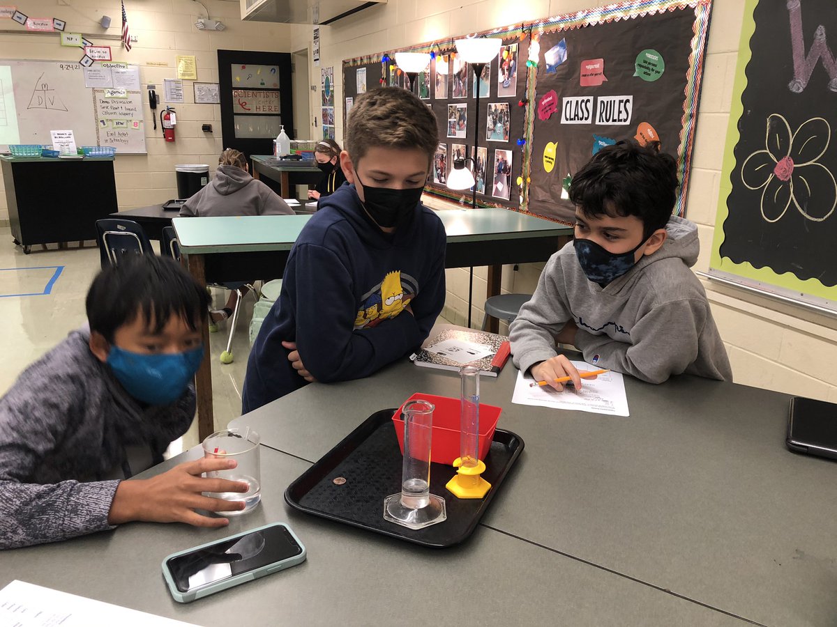WickerSci's tweet photo. Density, density and more density!!
•
#handsonlearning
#letsgogriffins
#densitycolumn
#sinkorfloat https://t.co/Iwa7NG2qpP