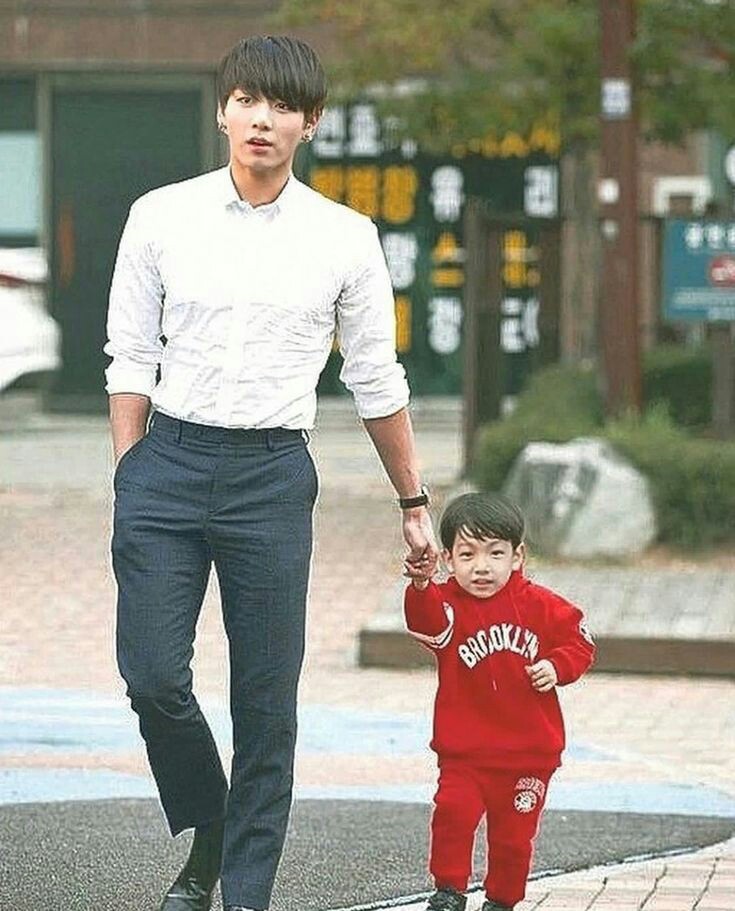 _TIPOS_DE_FIC's tweet photo. "Vi ele andando em minha direção com nosso filho, mesmo ele não sabendo que é filho dele"
#tiposdefic https://t.co/NlGb10uCNU