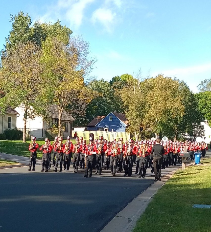Annual highlight of the <a href="/CentCougs/">Centennial Cougars</a> homecoming parade is hearing the @CHSCougarsBands Marching Band in action. Love the new uniforms &amp; the energy of these awesome musicians.