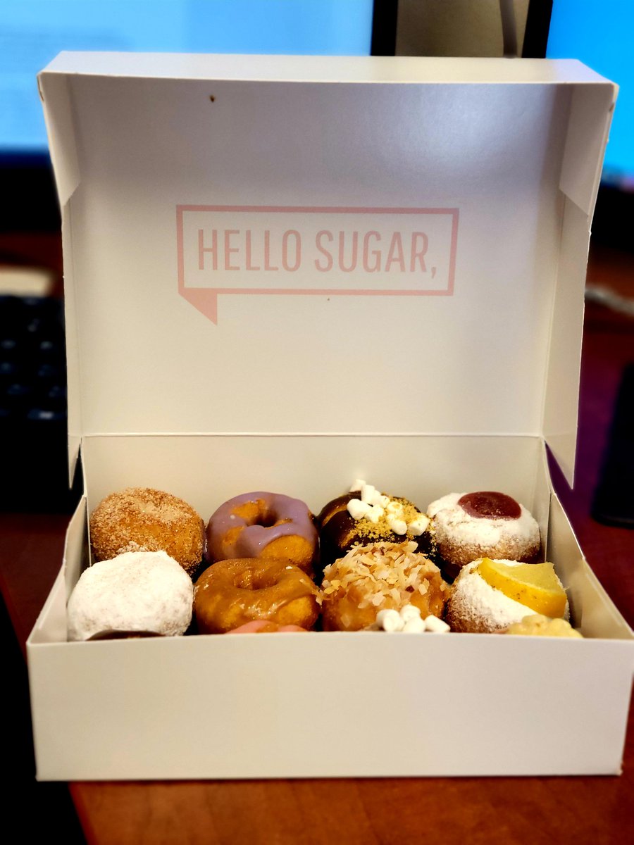 PtylerLt's tweet photo. Y'all, get you some friends whose conversation is as sweet as the gifts. Thank you for both, @TheHollyJones. Appreciate you.
#FridayFriendship #HelloSugar #GreatMinds #GoZags https://t.co/F5n0ZBGJ9g