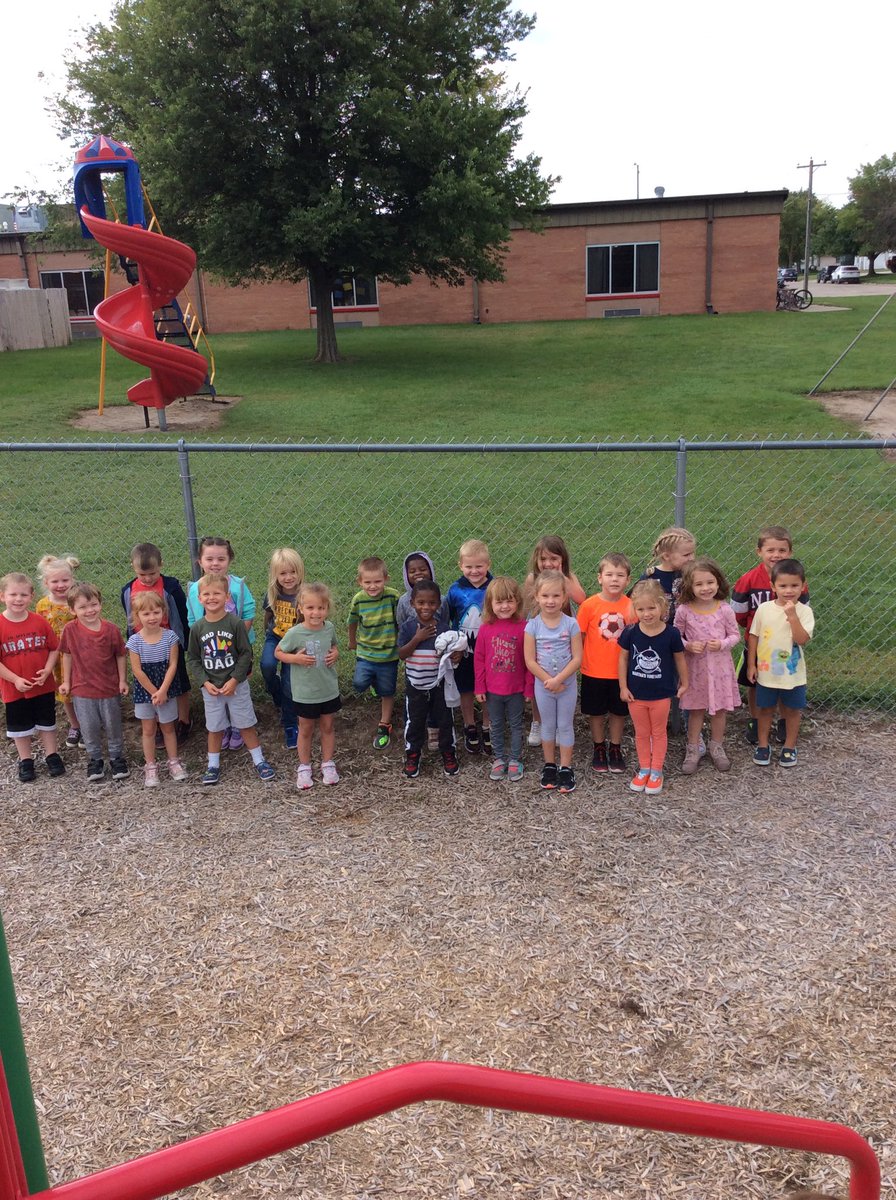 jhodson16's tweet photo. Outside Day in Preschool☀️🚲. They rode bikes, drew with chalk, played games &amp; had snack all outsized!  Great day for it too👍 https://t.co/3ufSTlFsRi