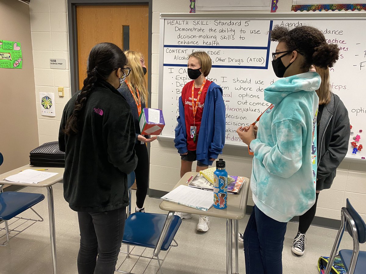 Brooks01CL's tweet photo. ❤️ Proud of these kids and grateful for beautiful ☀️ weather: practicing communicating refusal (saying no) with confidence after making healthy decisions. 🚭 #HealthEd #SkillsBasedHealthEd #MiddleSchool #NHES4 #NHES5 https://t.co/QWczqA0aEO