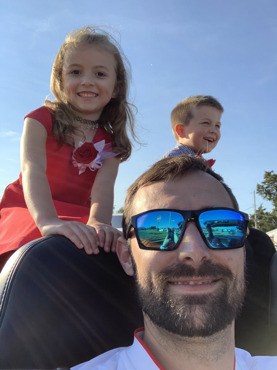 CoachKopp's tweet image. When your daughter is the homecoming princess. #HomecomingBeauty #Imintrouble