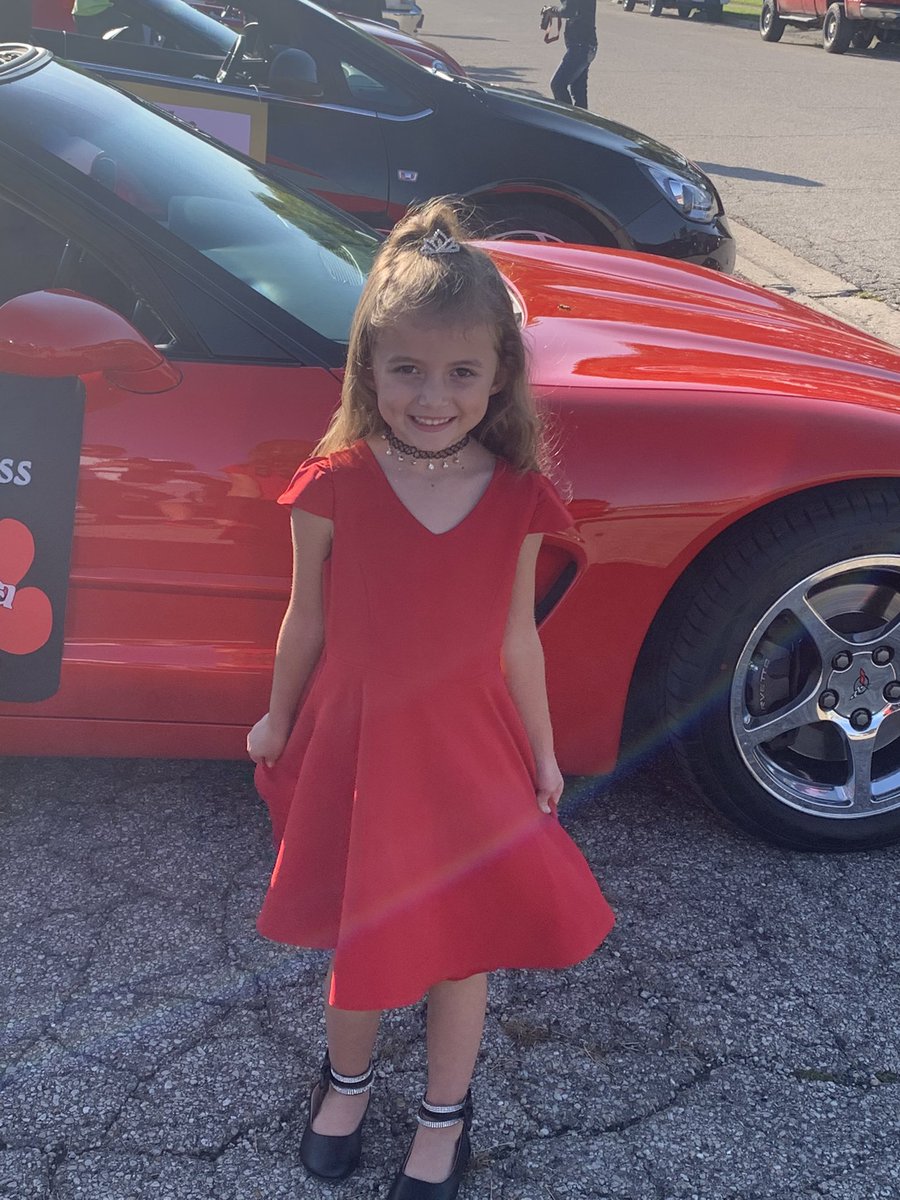 CoachKopp's tweet image. When your daughter is the homecoming princess. #HomecomingBeauty #Imintrouble