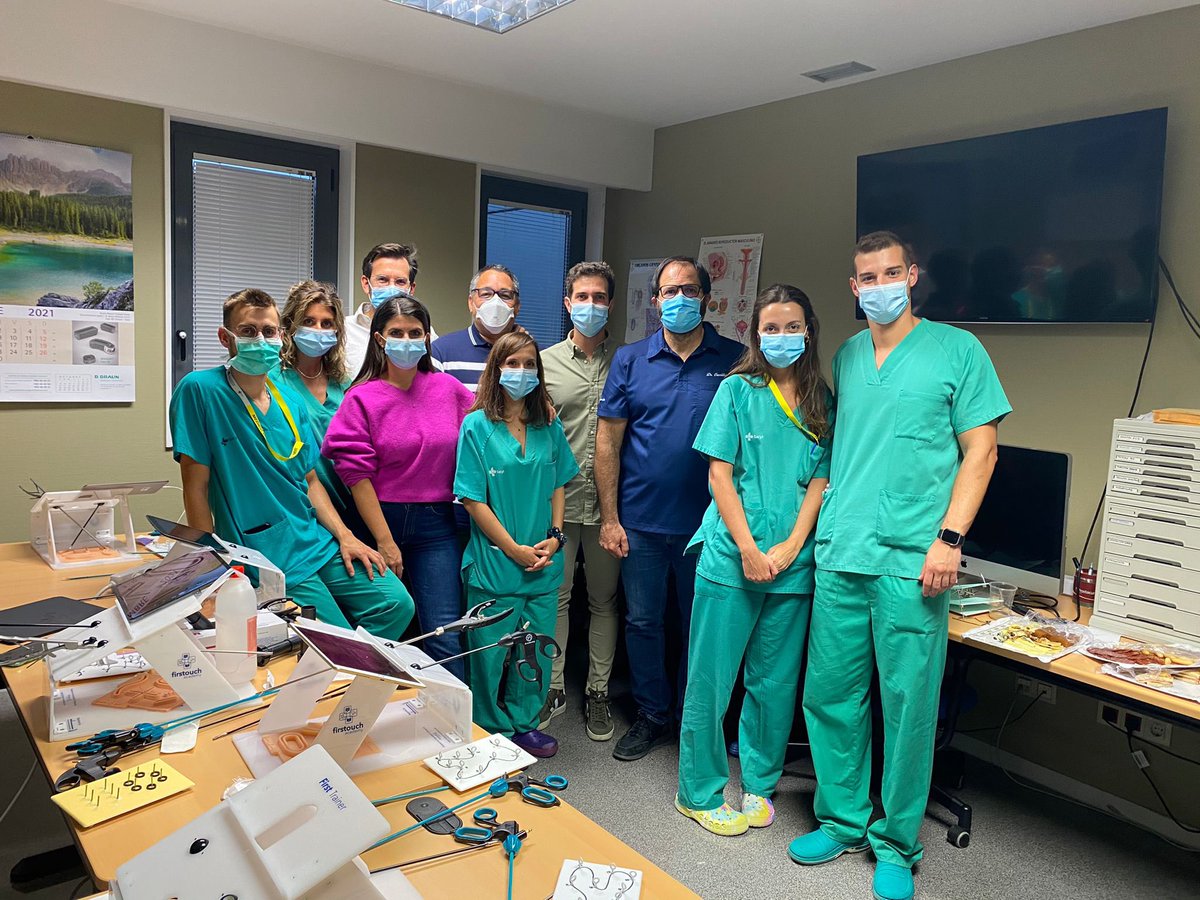icastivela's tweet photo. FIRST TOUCH EN HU DE LEON.  FirstTouch sigue su viaje. Hoy disfrutamos entrenando con 8 jóvenes urólogos. Gracias @UroAlonsoPrieto por la invitación y a IPSEN por el apoyo #Lap4all #FirstTouch https://t.co/pPc4IuAdPt
