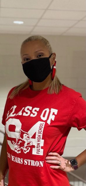 iamapsalumni's tweet photo. 🎶 We are proud APS alumnus on this beautiful❤️ and sunny ☀️ FRIDAY! IT’S APS ALUMNI SCHOOL SPIRIT FRIDAY! #IAMAPS #AlumniMonth @apsupdate @DrLisaHerring @BOEAPS https://t.co/o4v4nJuErh