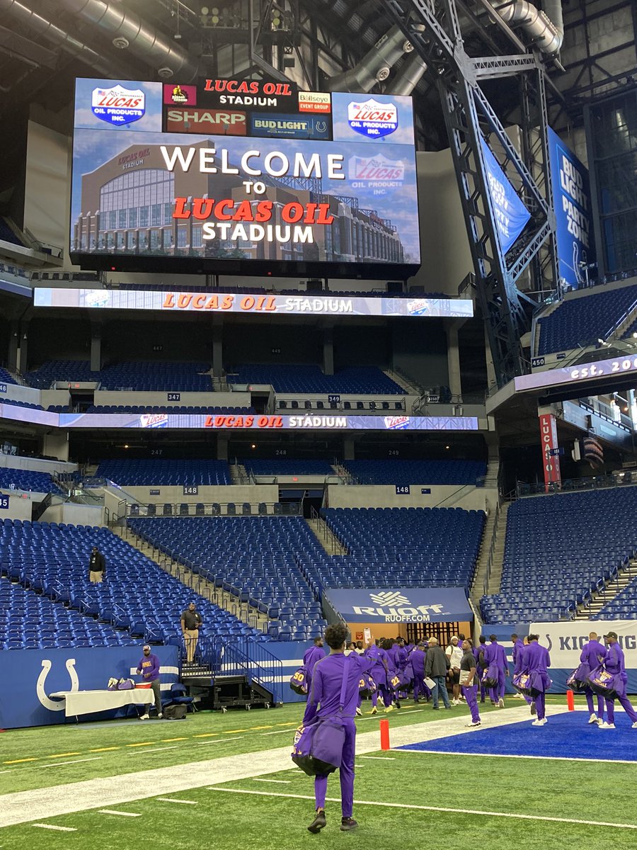 CoachJOdaffer's tweet photo. We made it safely to Indianapolis for the Circle City Classic! See you tomorrow!

@BenedictEDU  @benedict_tigers 

#GoTigersBC #DigDeep #TheBESTofBC https://t.co/CIuRF9It2I